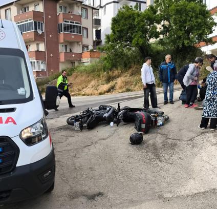 Motosikletler kafa kafaya çarpıştı: 2 yaralı