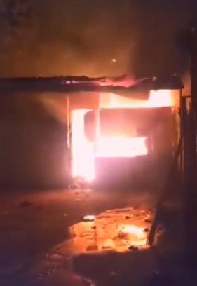 Eyüpsultan'da kurban satış merkezinde çıkan yangında 1 kişi öldü; bekçi gözaltına alındı
