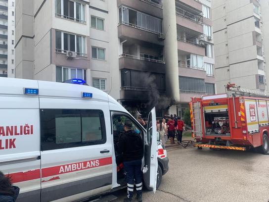Adana’da 14 katlı apartmanda yangın