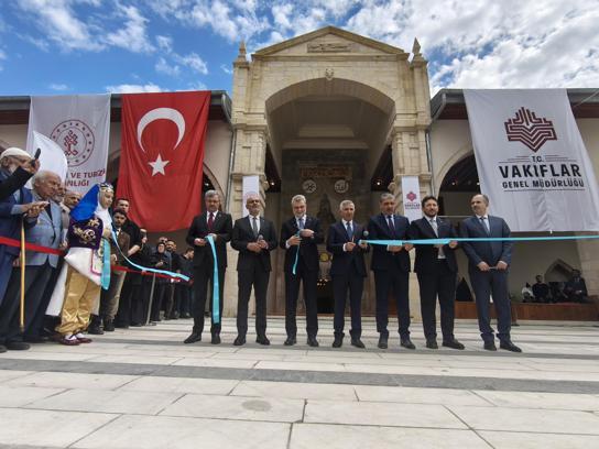 Depremde hasar alan Kahramanmaraş’taki tarihi Ulu Camii, törenle açıldı