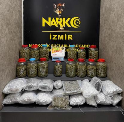 İzmir'de 39 kilo kokain, 21 kilo skunk ele geçirildi; 4 tutuklama