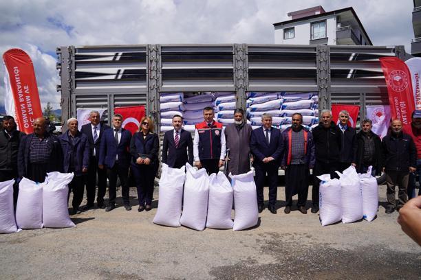 Hasanbeyli’de 40 çiftçiye yerli nohut tohumu dağıtıldı