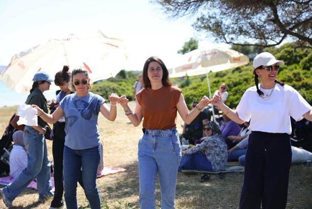 Çeşme'de unutulan Hıdırellez geleneği Yassıada'da yeniden yaşatıldı