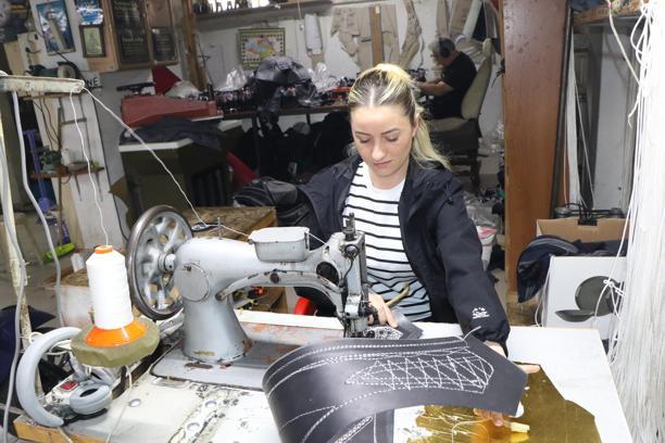 Merakla girdiği atölyede Türkiye’nin ilk kadın kispet ustalarından biri oldu