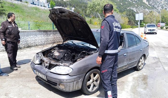 Otomobil yangında kullanılamaz hale geldi