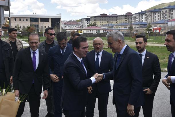 Bakan Memişoğlu, Bitlis'te sağlık kongresine katıldı