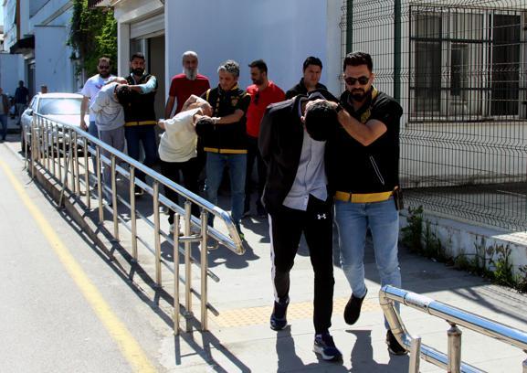 Silahlı saldırının failleri 500 saatlik kamera görüntüsünden tespit edilip, yakalandı