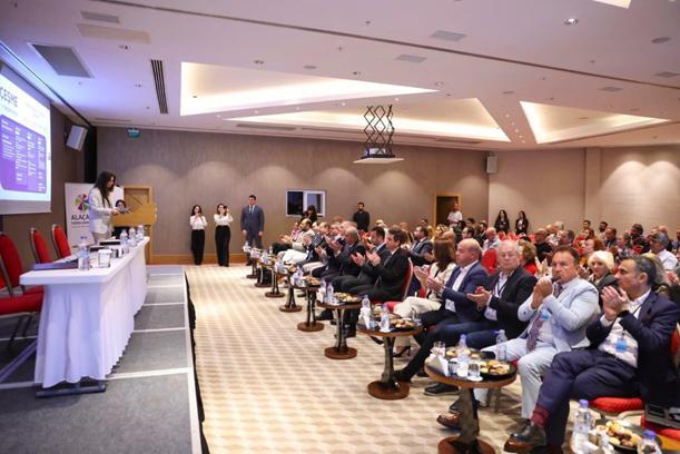 '1. Çeşme Turizm Zirvesi'nde turizmin geleceği konuşuldu