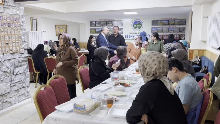 Sultangazi’de Anneler Günü’nde '100 anneye 100 kilo cağ kebabı' etkinliği