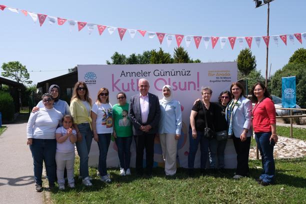 Başkan Şadi Özdemir Anneler Günü’nü ‘Bizim Ev’ katılımcılarıyla kutladı