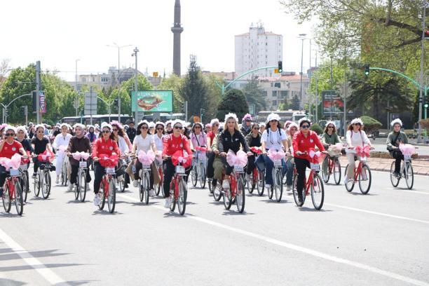Anneler Günü'nde aileler Kayseri’de pedal çevirdi