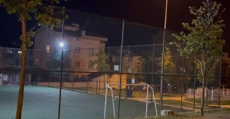 Büyükçekmece'de parkta bıçaklı kavga: 2 ağır yaralı