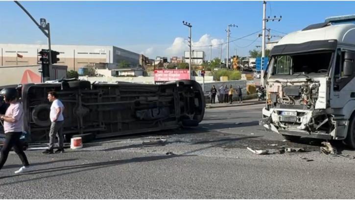 TIR ile çarpışan işçi servisi devrildi: 1 ölü 7 yaralı