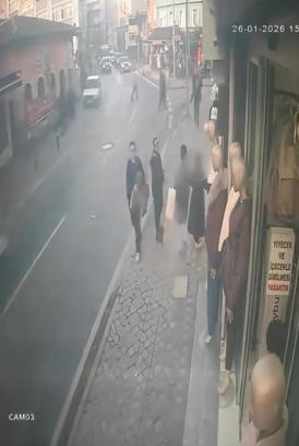 Beyoğlu’nda cansız mankenin üzerindeki kıyafeti giyip gitti; 3,5 ay sonra yine aynı yöntemi kullandı