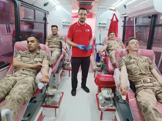 Kilis'te kan bağışı kampanyasına jandarmadan destek