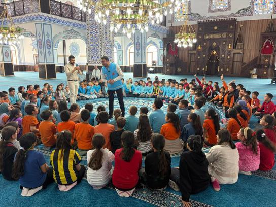 Öğrenciler camide buluştu