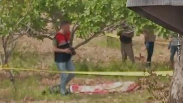 Devrilen traktörün sürücüsü öldü