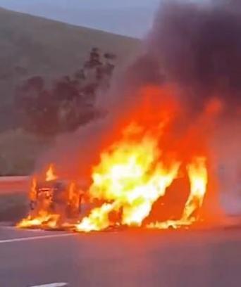 Elazığ’da seyir halindeki otomobilde yangın