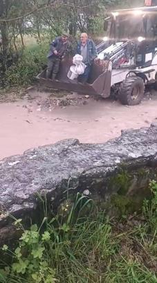 Karabük’te sağanak etkili oldu; mahsur kalan 3 kişi kurtarıldı