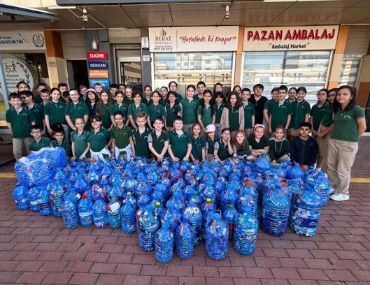 Edirne’de ilkokul öğrencileri engelliler için 25 bin mavi kapak topladı