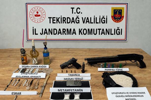 Tekirdağ’da çok sayıda uyuşturucu ve silah ele geçirildi; 3 gözaltı