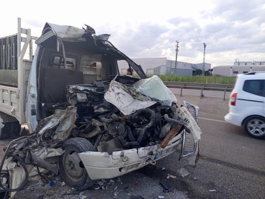 Kamyonet ile TIR çarpıştı: 1 ölü, 1 yaralı