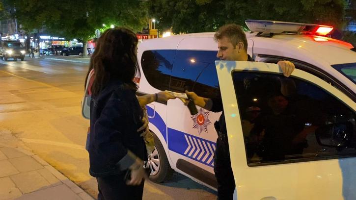 Bursa'da ATM’de unutulan 10 bin TL’yi polise teslim etti