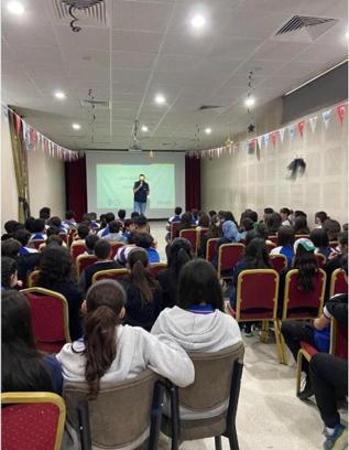 Siber polisi öğrencileri bilgilendirdi
