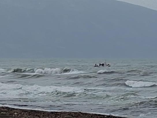 Denizde boğulma tehlikesi geçiren 4 genç kurtarıldı