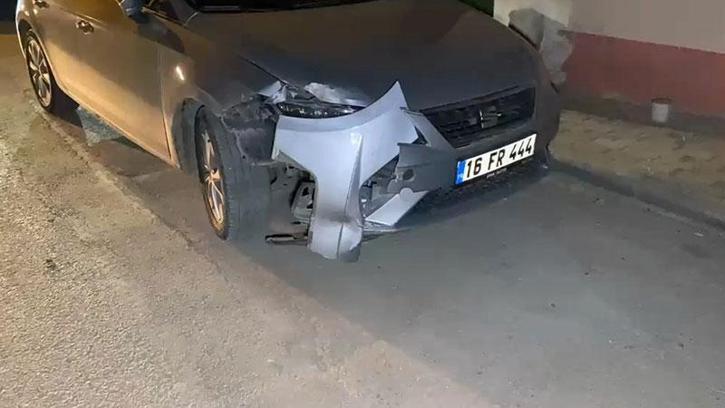 Sürücüsü rahatsızlanan otomobil, park halindeki 3 araca çarptı: 1 yaralı