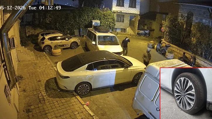 Beyoğlu’nda iş insanının otomobilinin lastiklerini bıçakladılar: 'Cansız cisme zarar vermek acizlik'