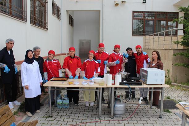 Aksaray’da özel eğitim okulu öğrencileri, muftakta yarıştı