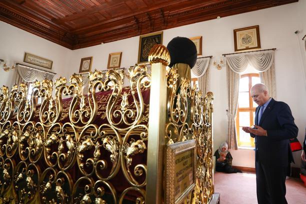 TBMM Başkanı Kurtulmuş, Bursa'da türbeleri ziyaret etti