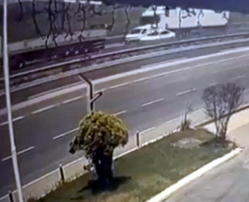 Tekirdağ'da 3 aracın karıştığı zincirleme kaza kamerada, sürücü yaralı
