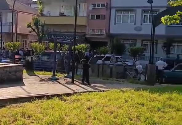 Sokak ortasında tabanca ile vurulan kadın, berber dükkanına sığındı