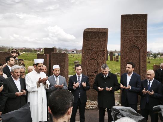 Bakan Çiftçi, 'Ahlat Selçuklu Meydan Mezarlığı’nı ziyaret etti