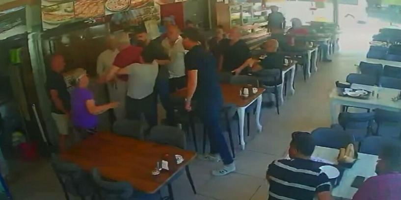 Nefes borusuna et parçası kaçan turisti, restoran sahibi Heimlich manevrasıyla kurtardı