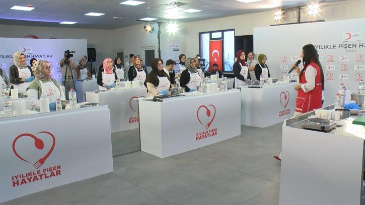 Türk Kızılay'ın 'İyilikle Pişen Hayatlar' atölyesi, bu kez Bursa'da düzenleniyor