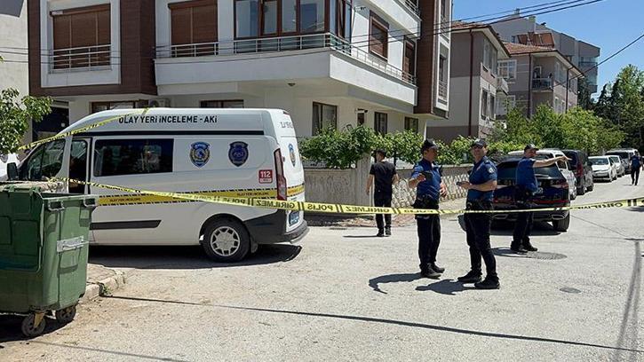 Polis, parkta elleri kanlı buldu; anne ve babasını öldürdüğü ortaya çıktı
