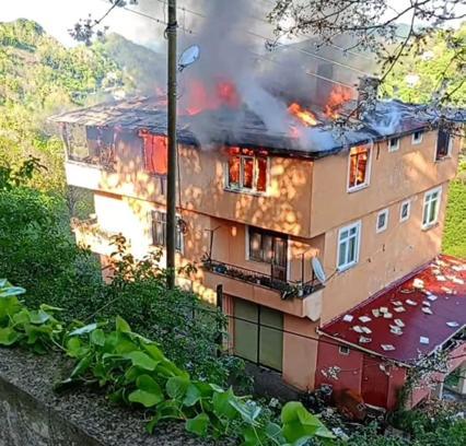 Ordu'da ev alev alev yandı