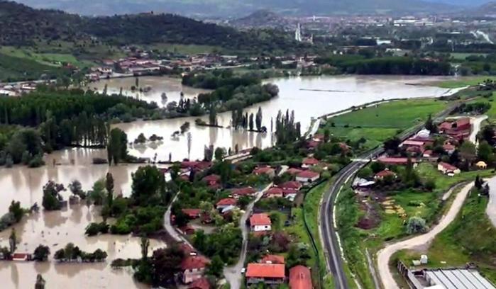Tokat'ta sağanak sonrası su altında kalan tarım arazileri dronla görüntülendi