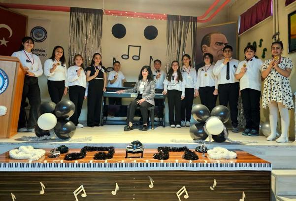 Sivas'ta Gazipaşa Ortaokulu öğrencilerden piyano konseri