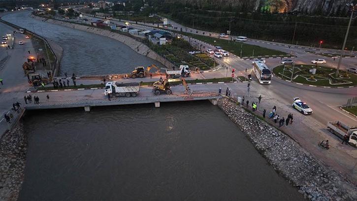 Tokat’ta Çedaş Kavşağı Köprüsü’nün yıkımına başlandı