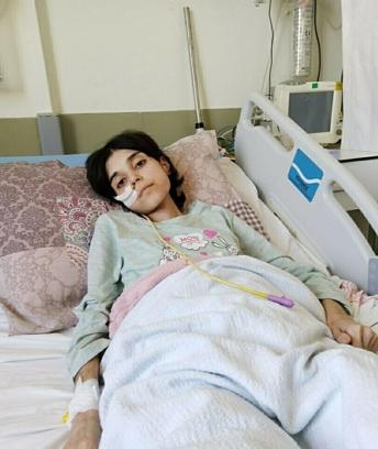 Ünzile, ameliyat sonrası protein emilim bozukluğu nedeniyle 18 yaşına 30 kiloyla giriyor