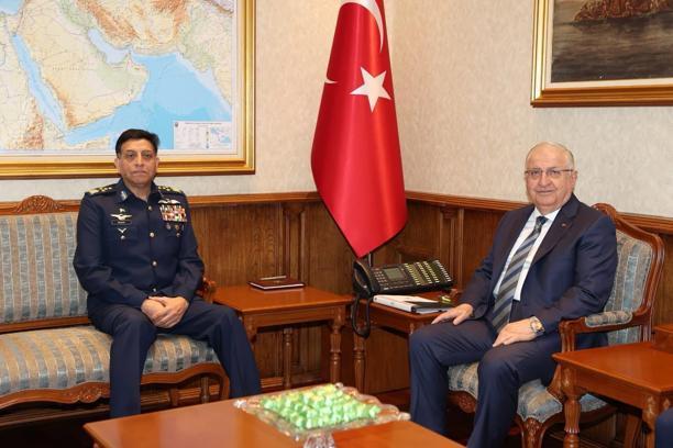 Bakan Güler, Pakistan Hava Kuvvetleri Komutanı Orgeneral Sidhu'yu kabul etti