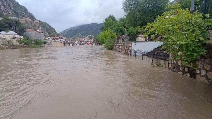 Amasya Valisi Bakan’dan Yeşilırmak uyarısı