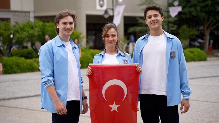 Kanal D’nin genç yıldızları 19 Mayıs ruhunu sete taşıdı