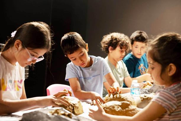 Tiyatro festivalinde renkli sanat atölyeleri