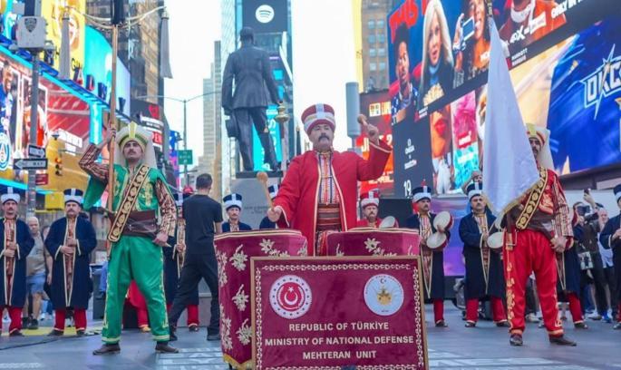 Times Meydanı'nda 'Mehter' gösterisi