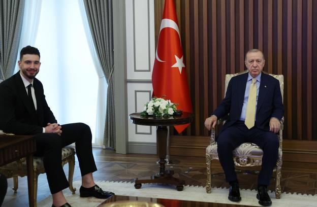 Cumhurbaşkanı Erdoğan, milli basketbolcu Şengün'ü kabul etti